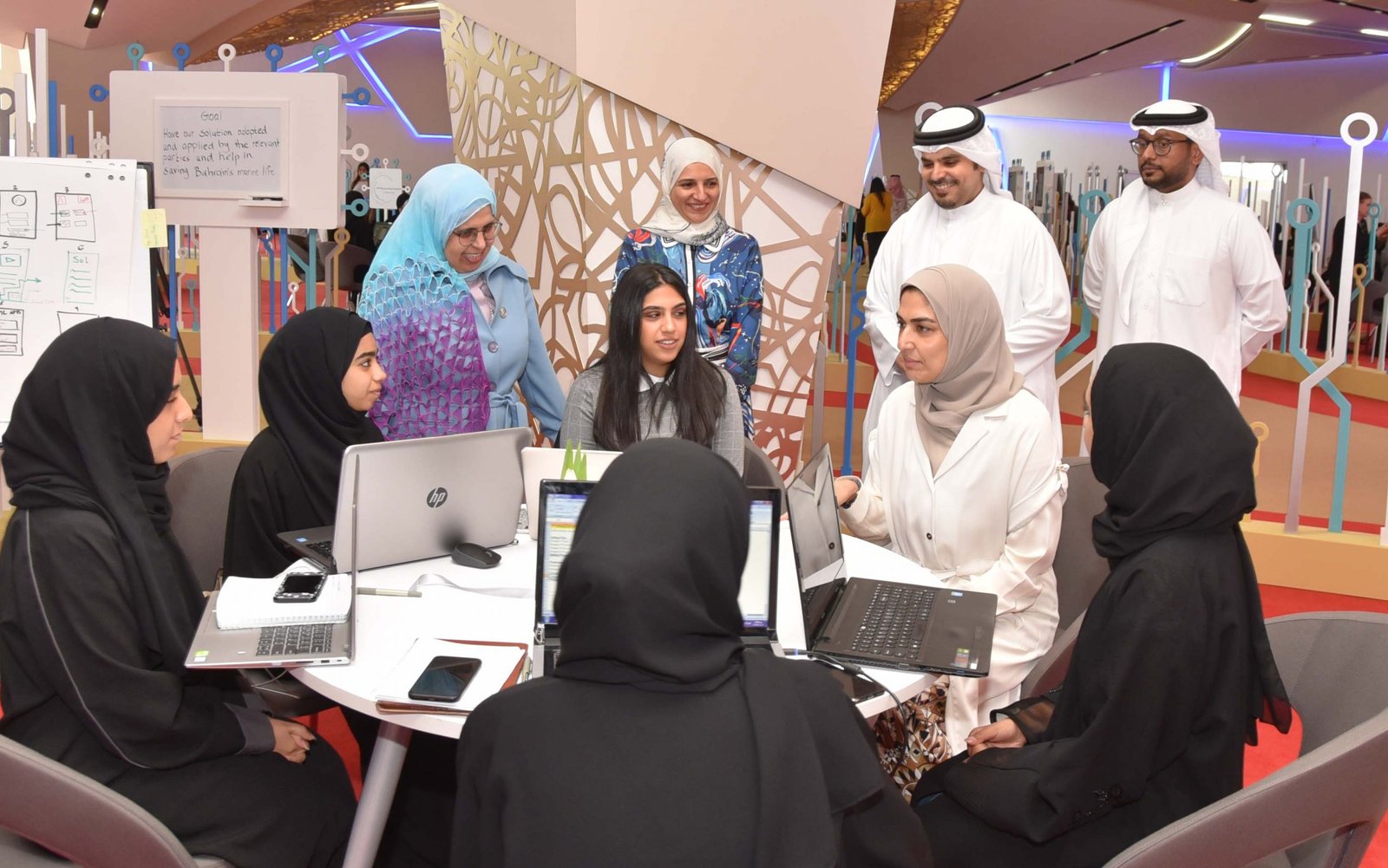 صورة أرشيفية - الانصاري تتفقد الفرق المشاركة في الهاكاثون (2) BahrainNOW.net | (1)