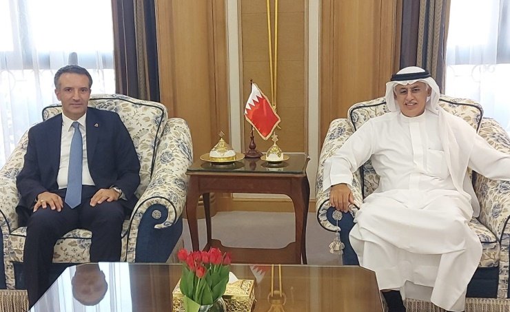 BahrainNOW.net |على هامش فعاليات مؤتمر إنعاش السياحة المقام بالرياض .. الزياني يجتمع بعدد من وزراء السياحة